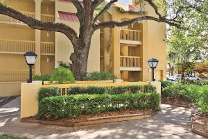 La Quinta Inn & Suites by Wyndham Charleston Riverview image