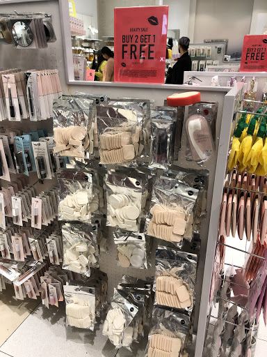 Clothing Store «Forever 21», reviews and photos, 14006 Riverside Dr # 35, Sherman Oaks, CA 91423, USA