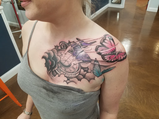 Tattoo Shop «Electric Tattoo Parlor , Piercing, and Tattoo Removal.», reviews and photos, 2319 Randall Rd, Carpentersville, IL 60110, USA