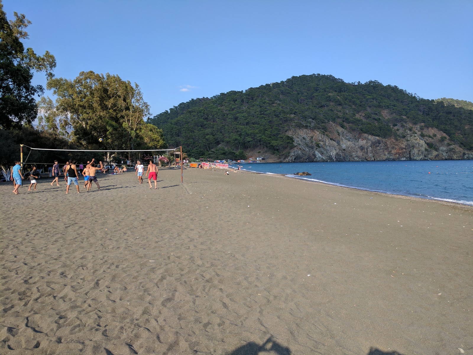 Photo of Inlice beach and the settlement
