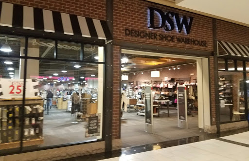 DSW Designer Shoe Warehouse, 3721 Palisades Center Dr, West Nyack, NY 10994, USA, 