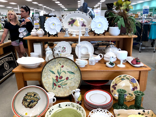 Thrift Store «Humane Society Thrift Store», reviews and photos, 4445 20th St, Vero Beach, FL 32966, USA