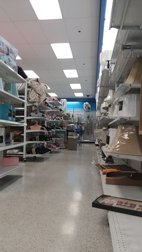 Clothing Store «Ross Dress for Less», reviews and photos, 7884 Van Nuys Blvd, Van Nuys, CA 91402, USA