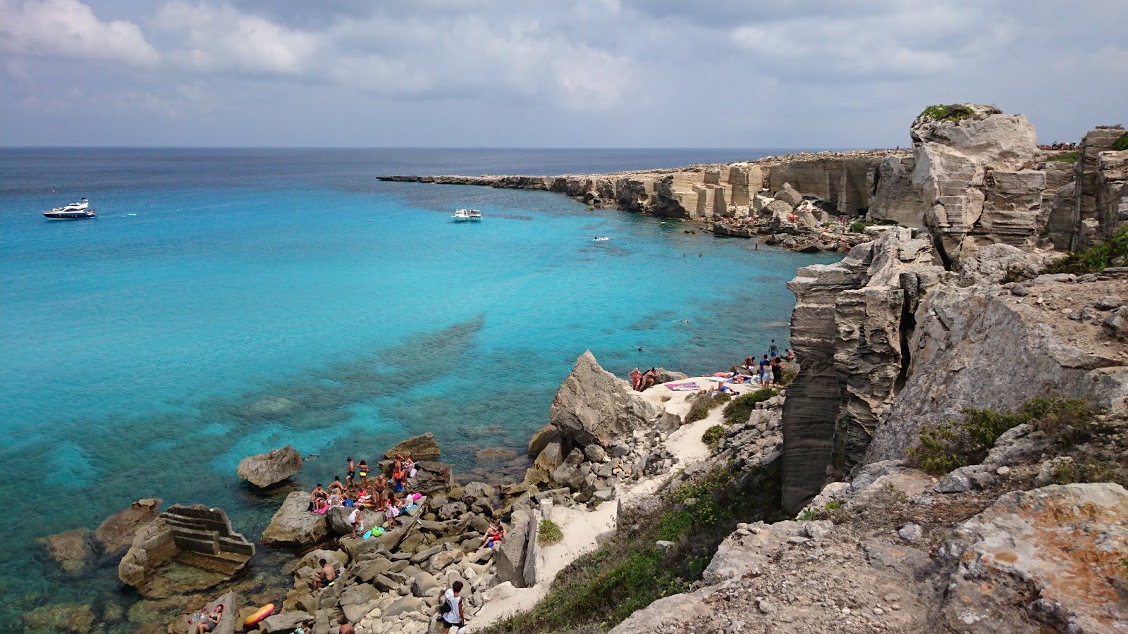 Foto af Spiaggia Di Cala Rossa med turkis rent vand overflade