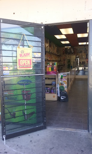 Lee Trevino Smoke Shop, 3006 Lee Trevino Dr Suite B, El Paso, TX 79936, USA, 