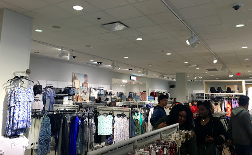 Clothing Store «H&M», reviews and photos, 6170 Grand Avenue, Gurnee, IL 60031, USA