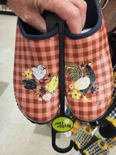 Animal Feed Store «Wilco Farm Store», reviews and photos, 2741 OR-99W, McMinnville, OR 97128, USA