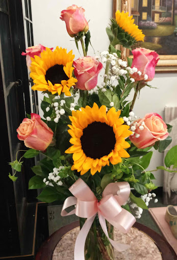 Florist «Rialto Florist», reviews and photos, 114 S Riverside Ave, Rialto, CA 92376, USA