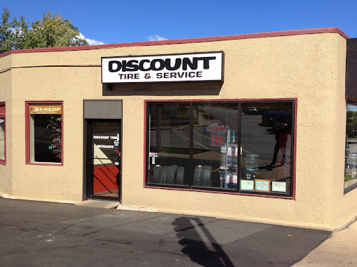 Discount Tire & Service, Inc., 430 S 2nd St, St Charles, IL 60174, USA, 