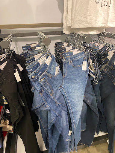 Clothing Store «Old Navy», reviews and photos, 40-24 College Point Blvd, Flushing, NY 11354, USA