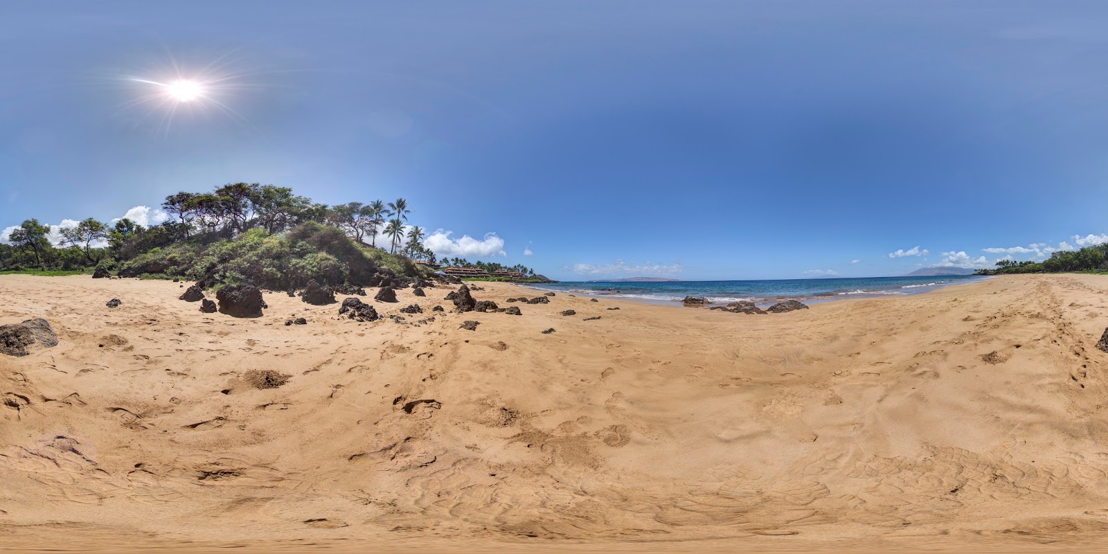 Foto van Po'olenalena Beach en de nederzetting