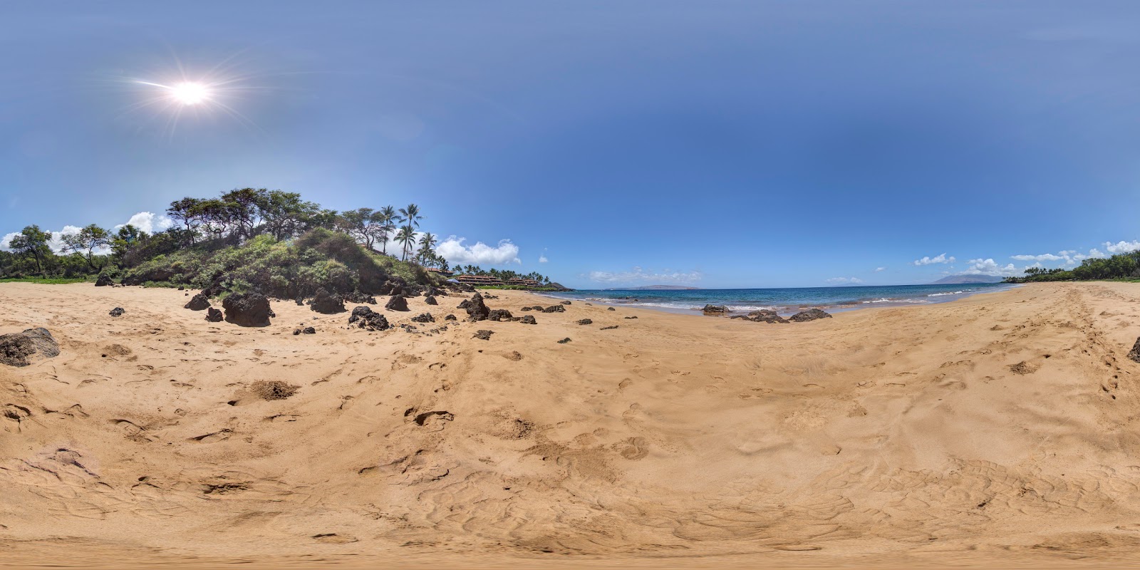 Po'olenalena Beach'in fotoğrafı uçurumlarla desteklenmiş