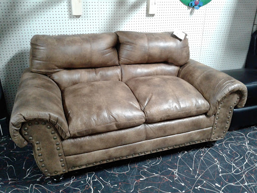 Flea Market «Springfield Flea Market & Gifts», reviews and photos, 1325 E Trafficway St, Springfield, MO 65802, USA