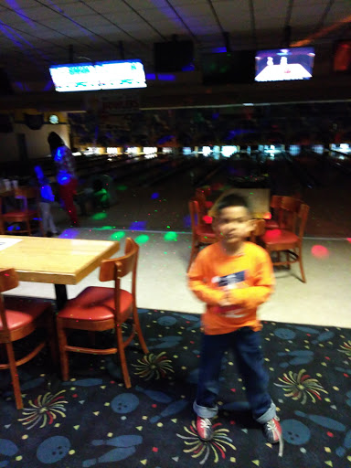 Bowling Alley «NEW Lido Lanes Toledo - Bowling Alley», reviews and photos, 865 South Ave, Toledo, OH 43609, USA