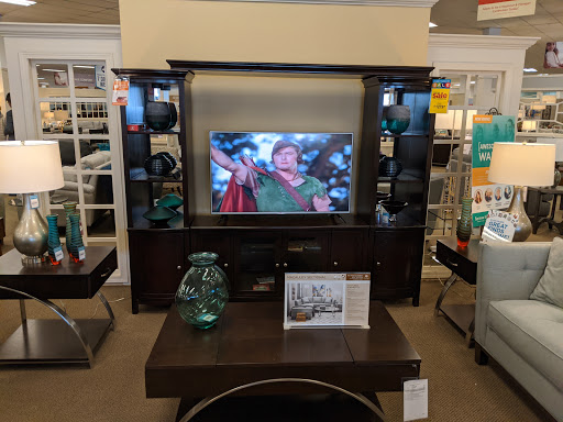 Furniture Store «Raymour & Flanigan Furniture and Mattress Store», reviews and photos, 538 Boston Post Rd, Orange, CT 06477, USA