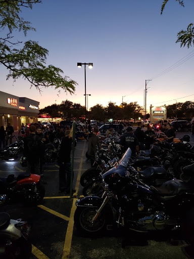 Motorcycle Parts Store «Cycle Gear», reviews and photos, 695 E Golf Rd, Schaumburg, IL 60173, USA