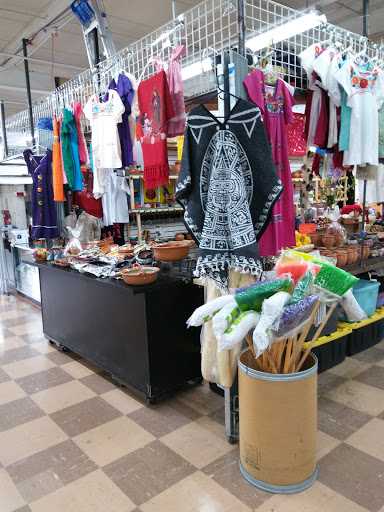 Flea Market «Fox Valley Flea Market», reviews and photos, 840 N State St, Elgin, IL 60123, USA