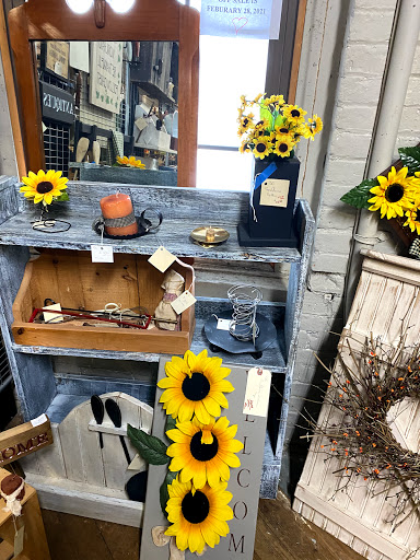 Home Goods Store «Olde Factory», reviews and photos, 139 S Hanover St, Hummelstown, PA 17036, USA