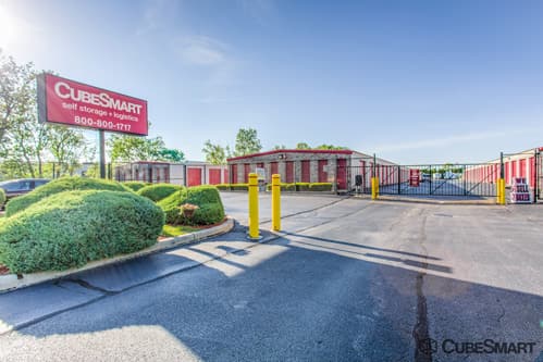 Self-Storage Facility «CubeSmart Self Storage», reviews and photos, 900 E Devon Ave, Bartlett, IL 60103, USA