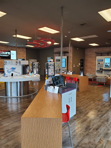Cell Phone Store «Verizon Authorized Retailer, TCC», reviews and photos, 19620 WA-99 #110, Lynnwood, WA 98036, USA