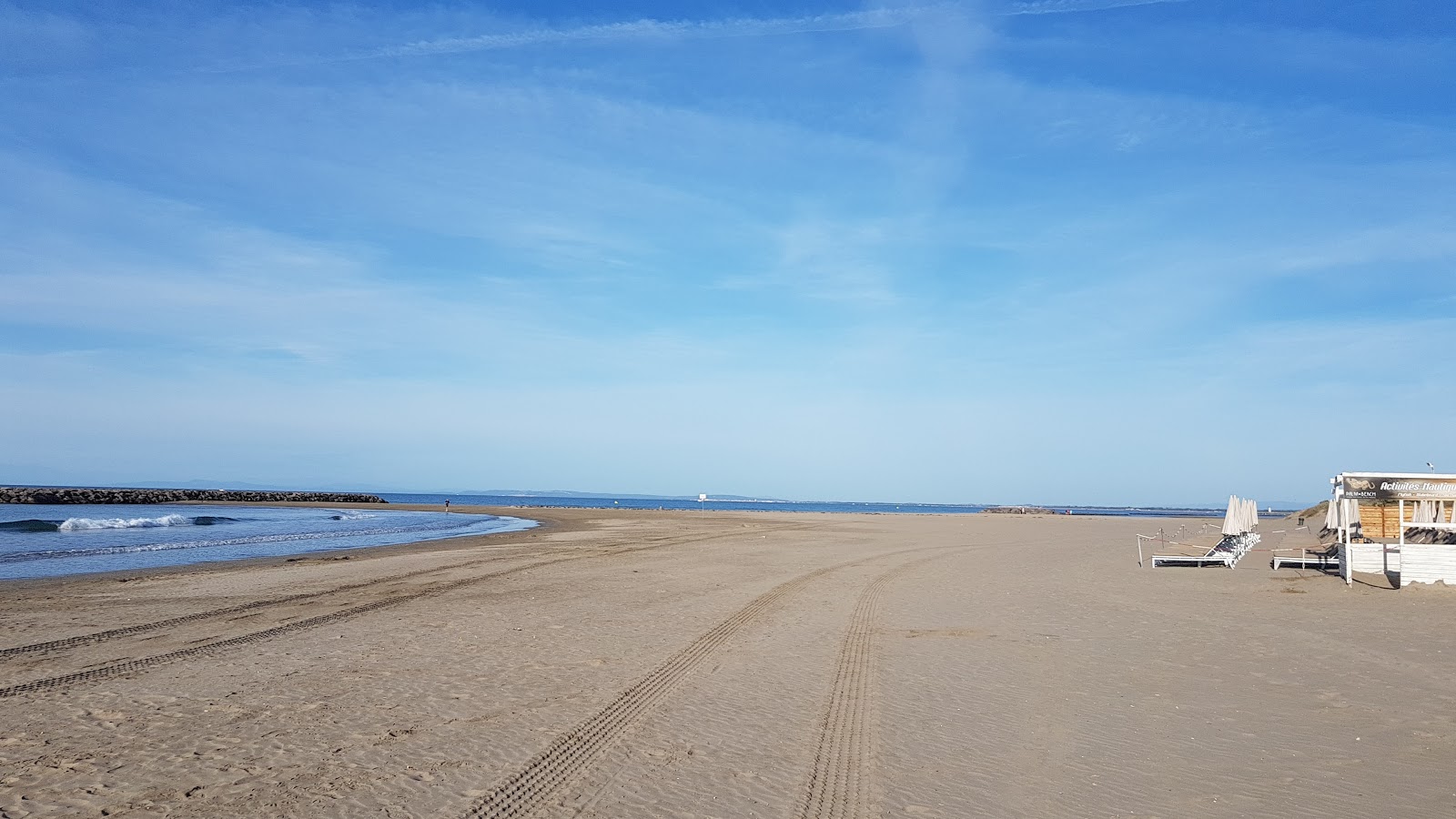 Valokuva Baie de l'Amitie beachista. pinnalla kirkas hieno hiekka:n kanssa