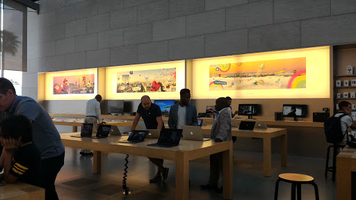 Computer Store «Apple Highland Village», reviews and photos, 4012 Westheimer Rd, Houston, TX 77027, USA