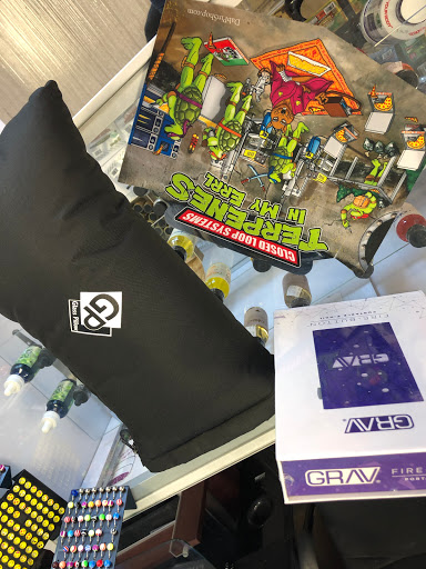 Tobacco Shop «J&J Smoke Shop», reviews and photos, 4520 Hallandale Beach Blvd, Pembroke Park, FL 33023, USA