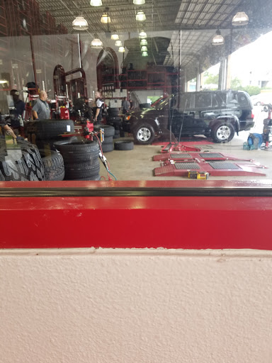 Tire Shop «Discount Tire», reviews and photos, 6616 Northwest Hwy, Dallas, TX 75231, USA