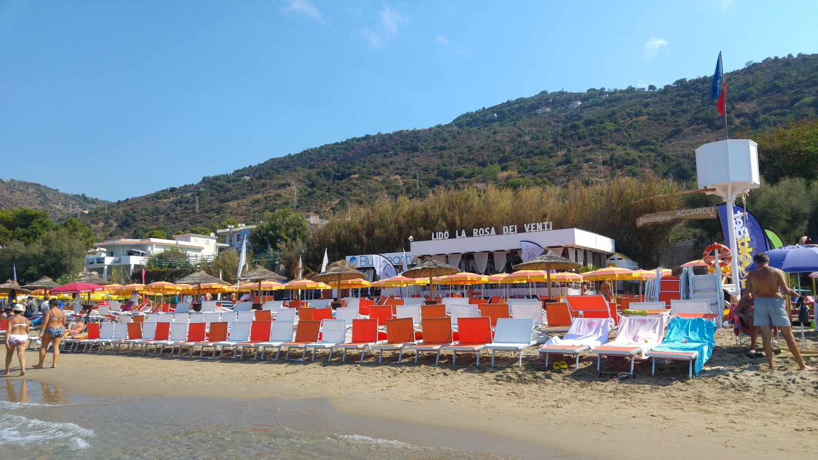 Acciaroli Plajı'in fotoğrafı geniş plaj ile birlikte