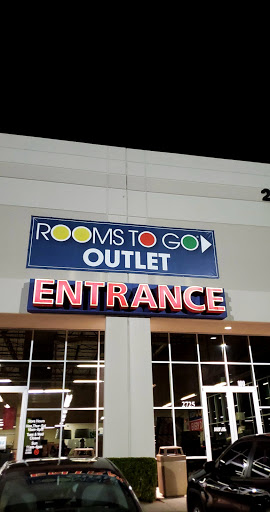Outlet Store «Rooms To Go Outlet Furniture Store - Grand Prairie», reviews and photos, 2725 TX-360 #100, Grand Prairie, TX 75052, USA