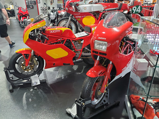 Motorcycle Dealer «Commonwealth Motorcycles», reviews and photos, 625 E Jefferson St, Louisville, KY 40202, USA