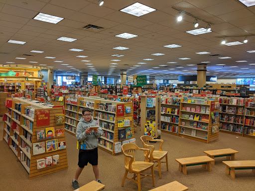 Book Store «Barnes & Noble», reviews and photos, 3055 S Glenstone Ave, Springfield, MO 65804, USA