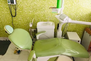 dr.naveen’s tooth care medavakkam image