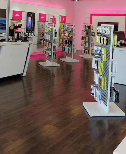 Cell Phone Store «T-Mobile», reviews and photos, 1685 Pacific Coast Hwy a, Harbor City, CA 90710, USA