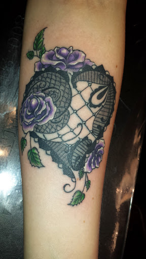 Tattoo Shop «Tit 4 Tat Tattoo Studio Inc.», reviews and photos, 45571 Mound Rd, Shelby Charter Township, MI 48317, USA