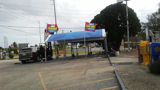 Fast Four Hand Carwash en Davenport