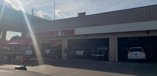 Tire Shop «Discount Tire Store», reviews and photos, 8219 Research Blvd, Austin, TX 78758, USA
