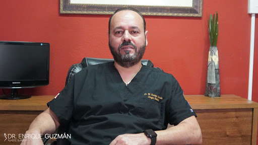 Dr. Enrique Guzmán - Cirujano Plástico en Chihuahua