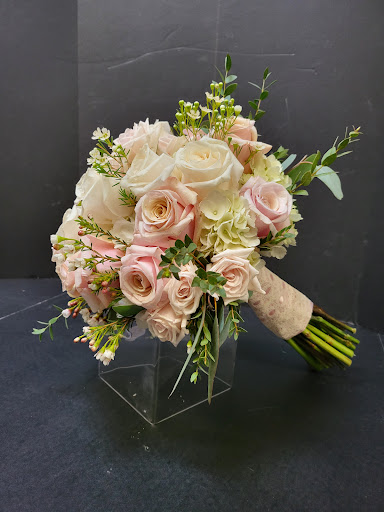 Florist «Foti Flowers At Yuess Gardens», reviews and photos, 406 3rd St, Newburgh, NY 12550, USA