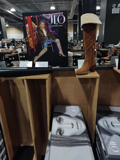 Shoe Store «DSW Designer Shoe Warehouse», reviews and photos, 139 Flatbush Ave, Brooklyn, NY 11217, USA