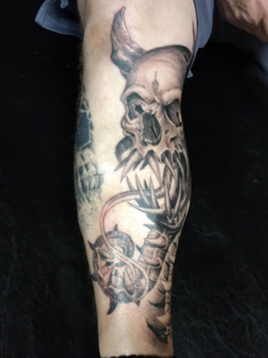 Tattoo Shop «Under the Gun Tattoo Studio», reviews and photos, 3998 Alum Creek Dr, Columbus, OH 43207, USA