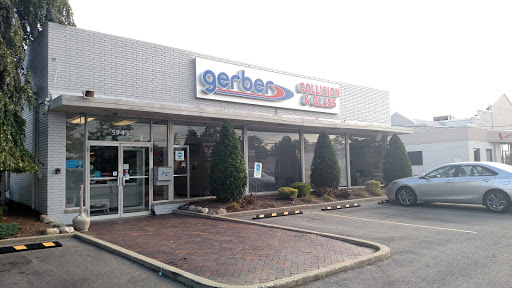 Auto Body Shop «Gerber Collision & Glass», reviews and photos, 5943 Mayfield Rd, Cleveland, OH 44124, USA
