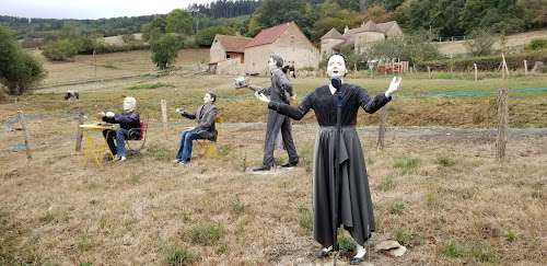 Statues en céramiques à Collonge-en-Charollais