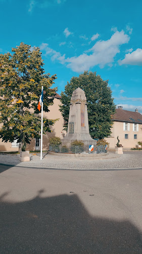 Monument Aux Héros à Gevrey-Chambertin