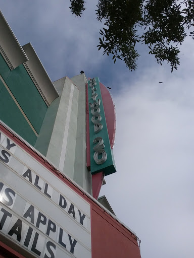 Movie Theater «Regal Cinemas Hollywood 20 - Sarasota», reviews and photos, 1993 Main St, Sarasota, FL 34236, USA