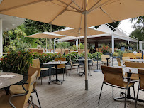 Atmosphère du Restaurant Brasserie Les Quais à Aix-les-Bains - n°2