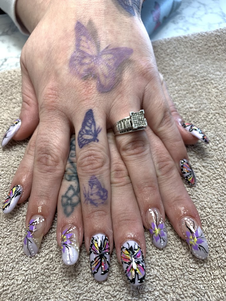 Queenie Nails & Spa 44053