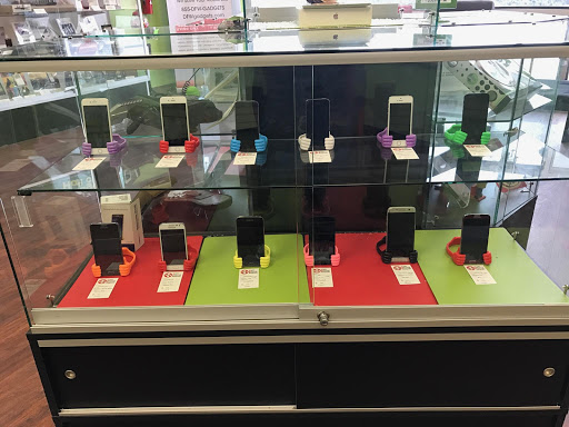 Mobile Phone Repair Shop «CPR Cell Phone Repair Little Elm», reviews and photos, 2700 E Eldorado Pkwy #408, Little Elm, TX 75068, USA