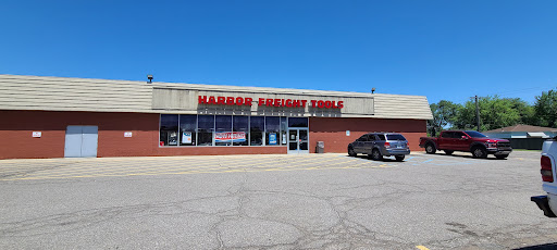 Hardware Store «Harbor Freight Tools», reviews and photos, 34900 Groesbeck Hwy, Charter Twp of Clinton, MI 48035, USA