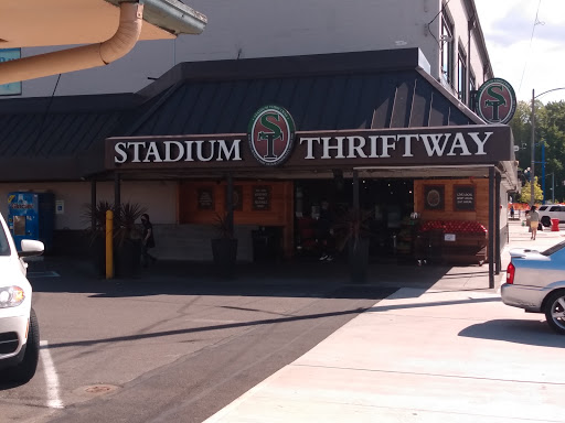 Grocery Store «Stadium Thriftway», reviews and photos, 618 N 1st St, Tacoma, WA 98403, USA